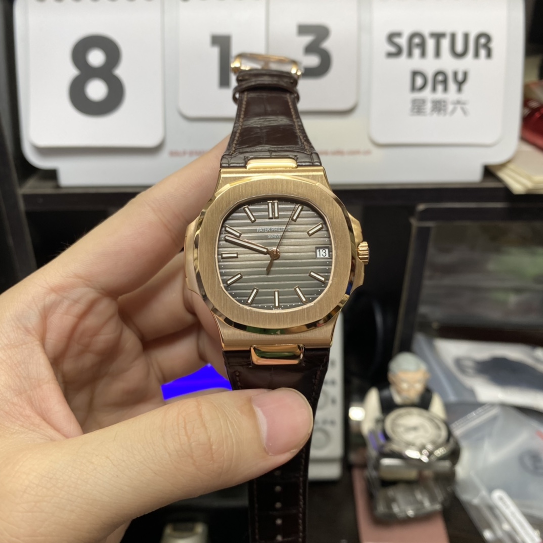 Patek Philippe Nautilus series 5711R, Rose Gold Case Grey Dial, 40mm Size.