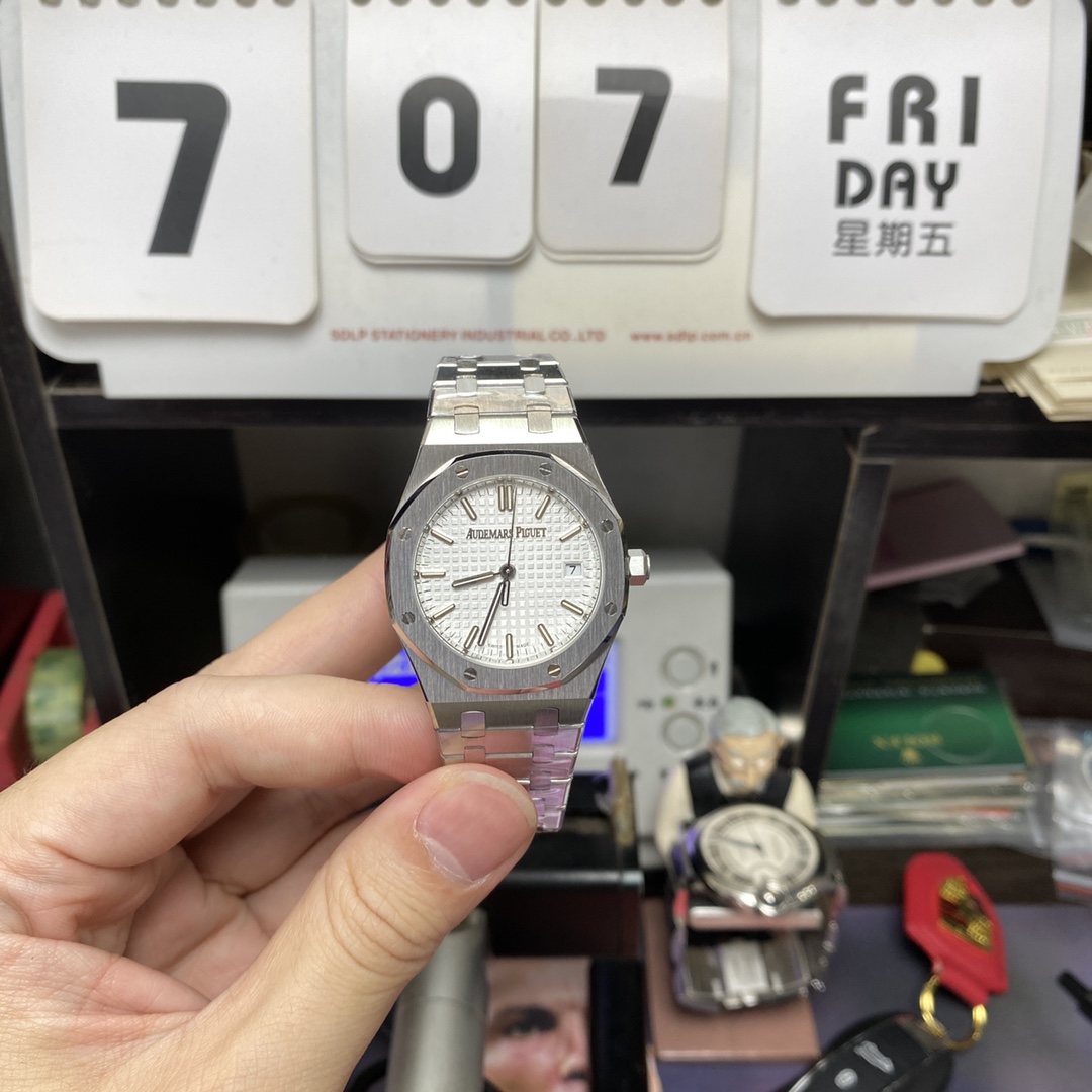 Audemars Piguet Royal Oak Offshore Series 77450ST.OO.1361ST.02, White Dial Steel Bracelet, 34mm size.WOMEN