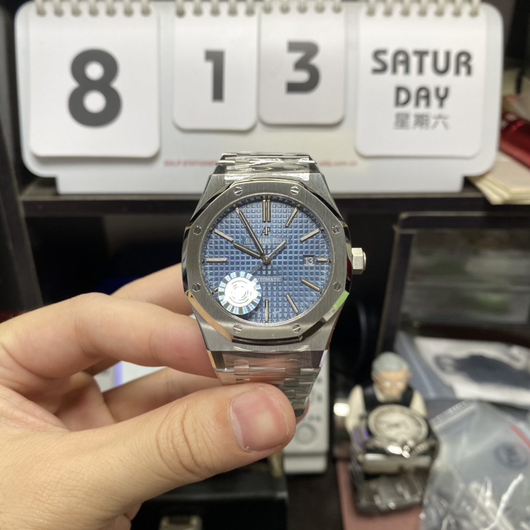 Audemars Piguet Royal Oak Offshore Series 15400ST.OO.1220ST.03, Blue Dial, 41mm Size.