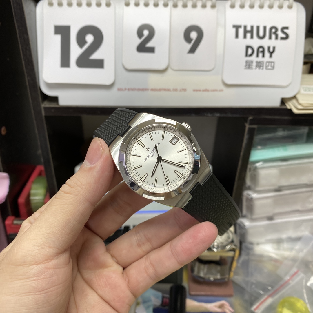 Vacheron Constantin Overseas Series 4500V110A-B126, White Dial with Rubber Strap Sunburst Textured Dial, 41mm Size.