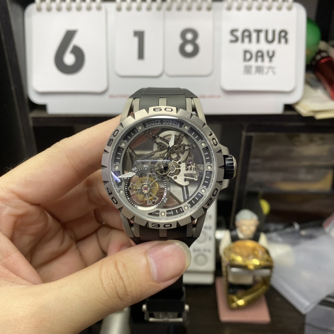 Roger Dubuis Royal Oak Series RDDBEX0479, Black Rubber Strap Titanium Case, 45mm Size.