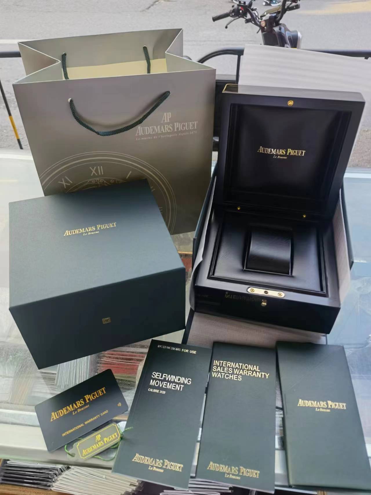 AUDEMARS PIGUET FULL SET 【ALL WOODEN】 Original BOX
