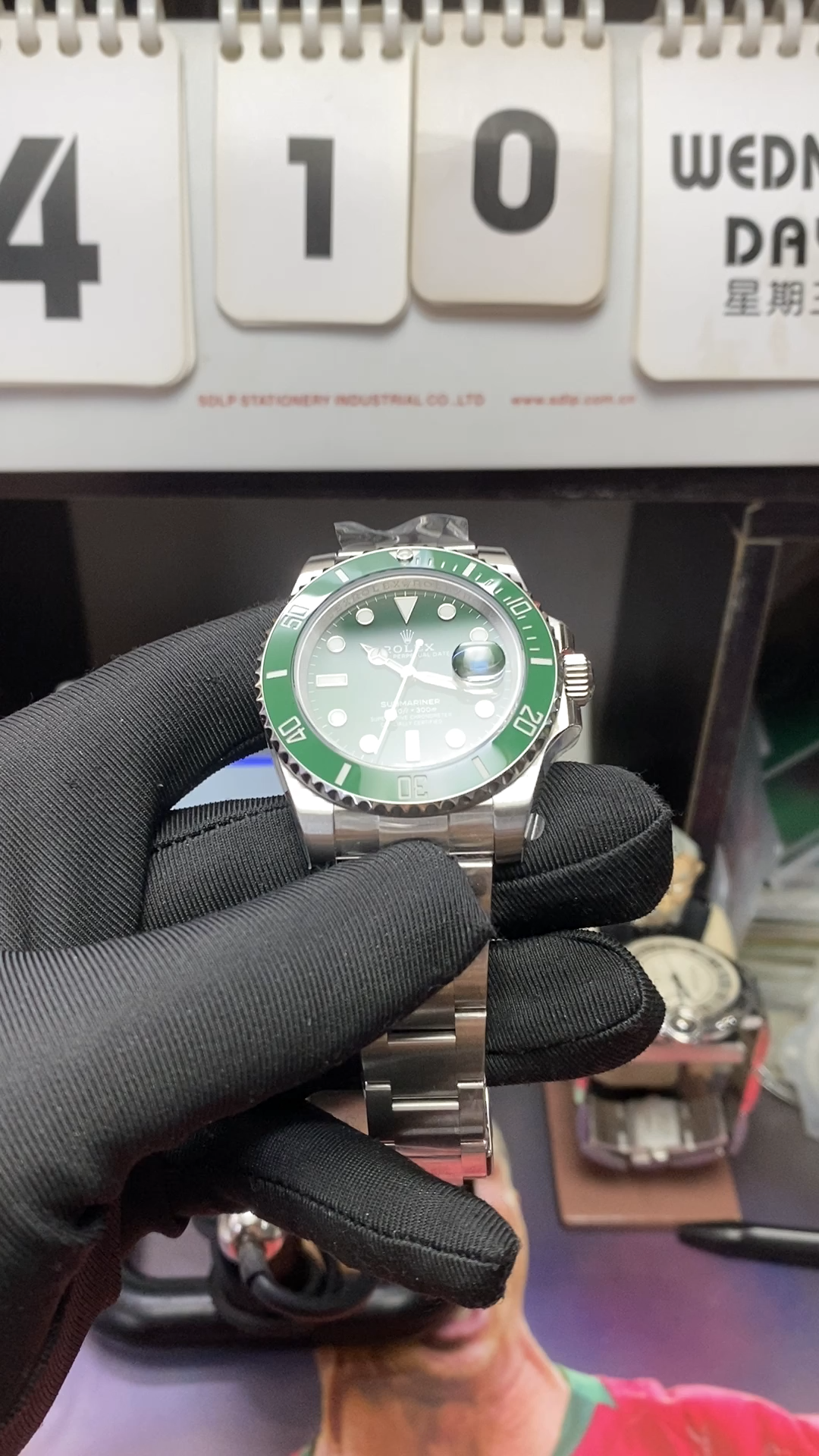 Rolex Submariner Series  Watch Model 116610LV-0002 (hulk) 40mm