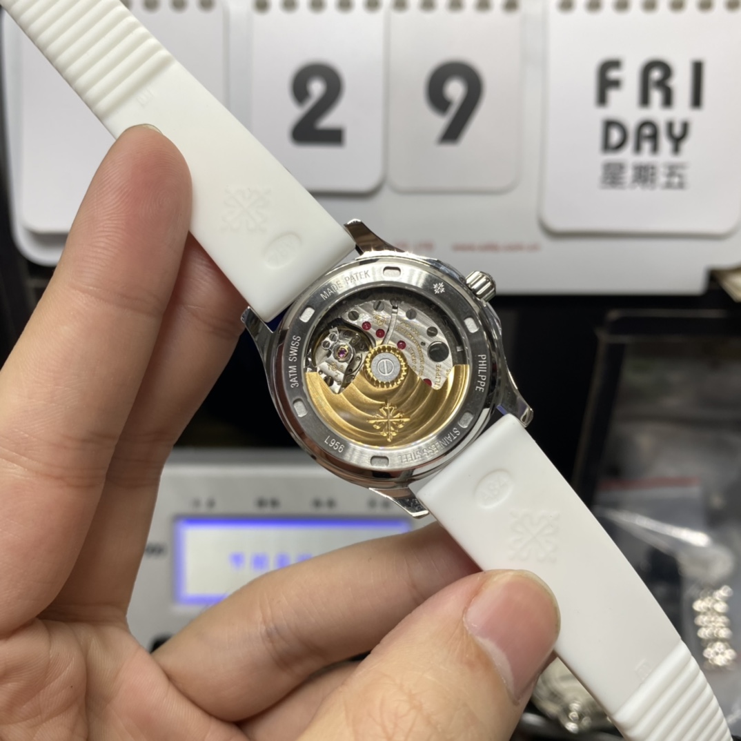 Patek Philippe Aquanaut series 5069G-011, White Dial with Diamond Bezel, Women 35.2mm Size.