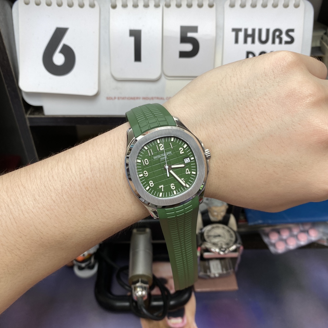 Patek Philippe Aquanaut Series 5168G-010, Green Dial Green Rubber Strap, 42.2mm Size.