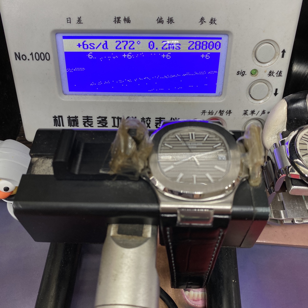 Patek Philippe Nautilus series 5711G-001, Grey Dial with Alligator Leather Strap, 40mm Size.