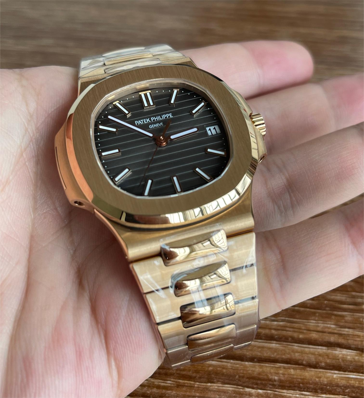 Patek Philippe Nautilus series 5711 Rose Gold Case with grey Dial Steel Bracelet, 40mm Size.