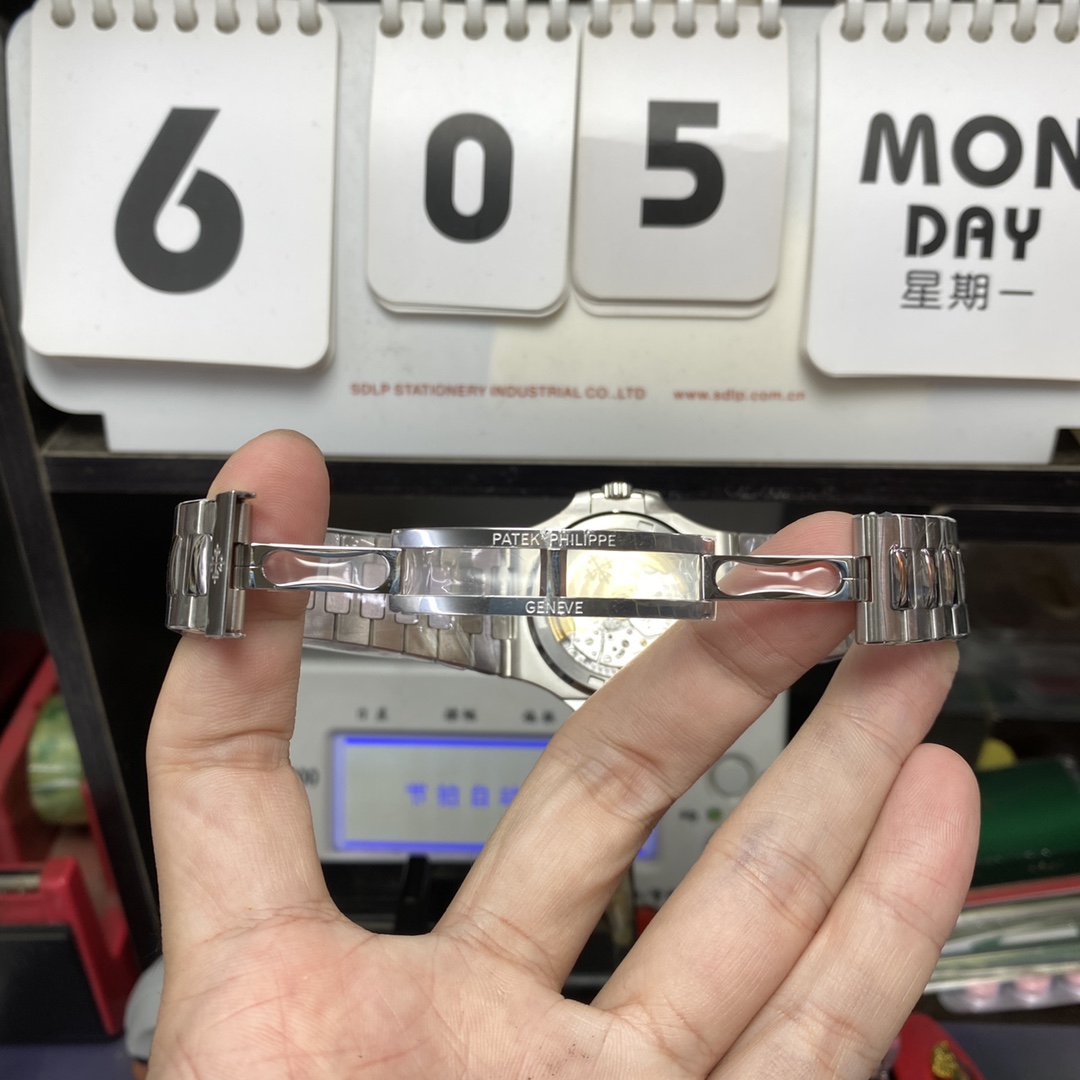 Patek Philippe Nautilus series 57111A-011, White Dial, 40mm Size.