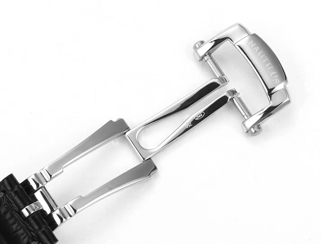 Patek Philippe Nautilus series 5712G steel case leather strap 40mm Size.