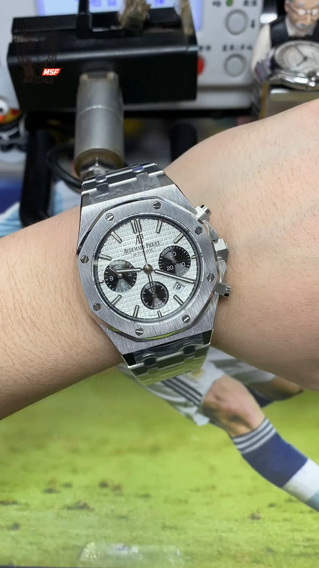 Audemars Piguet Royal Oak Offshore Series 26331ST.OO.1220ST.03, Panda Dial White Dial with Black Subdials, 41mm Size.