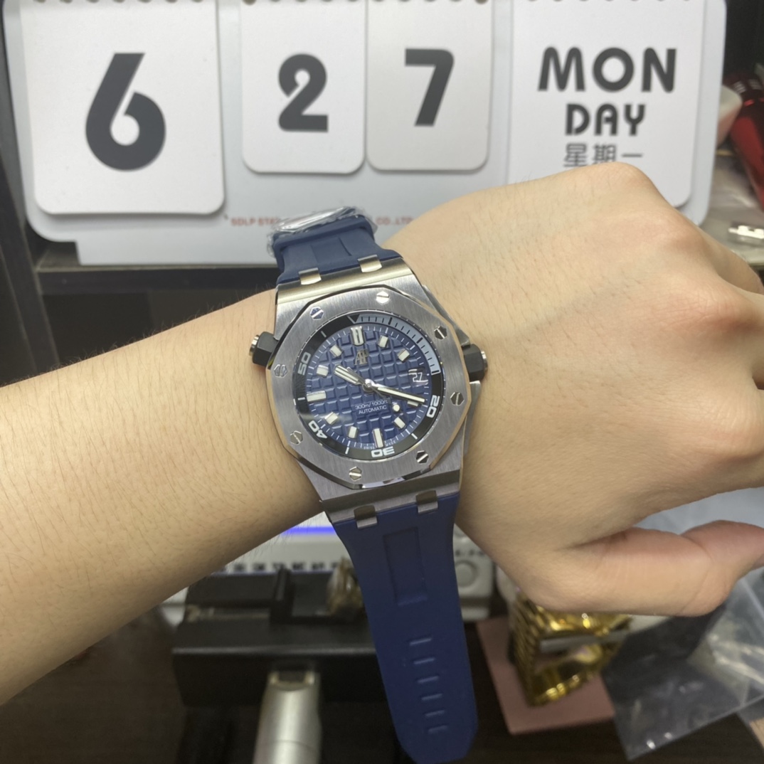 Audemars Piguet Royal Oak Offshore Series 15720ST.OO.A027CA.01, Blue Dial, 42mm Size.
