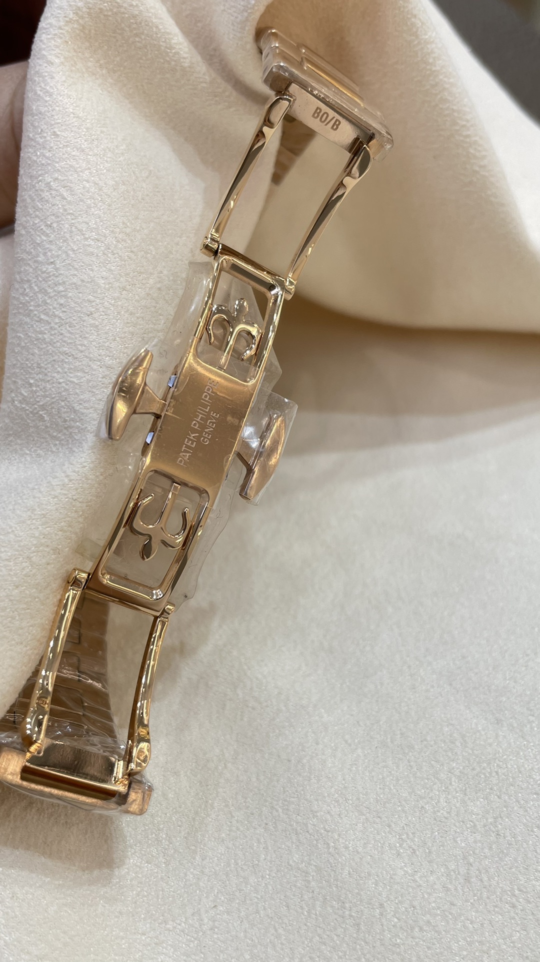 Patek Philippe Nautilus Sporty Elegance Series 71181200R-001, Silver Dial, 35.2mm size WOMEN