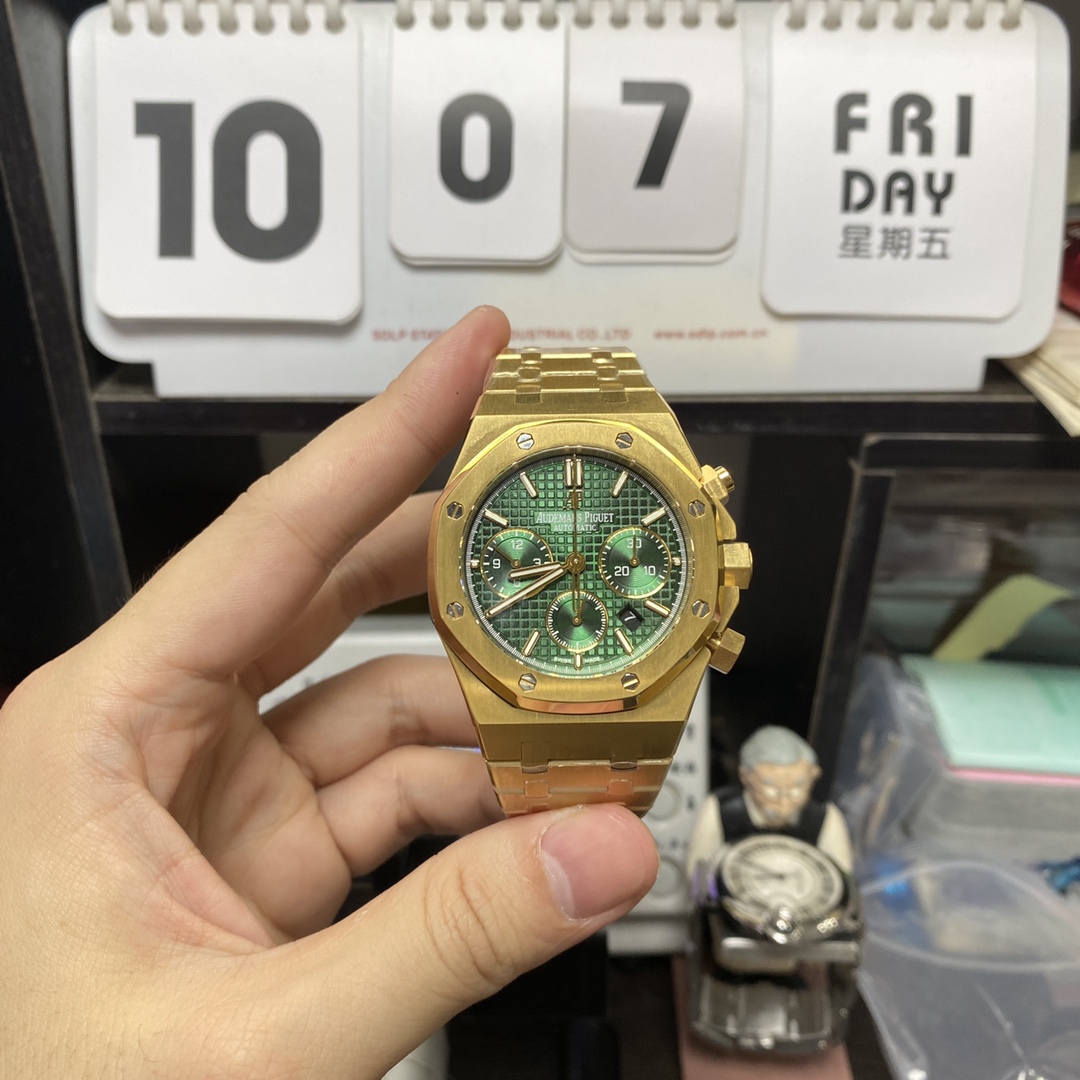 Audemars Piguet Royal Oak Offshore Series 26331BA.OO.1220BA.02, Gold Case Green Dial Stainless Steel Bracelet, 41mm Size.