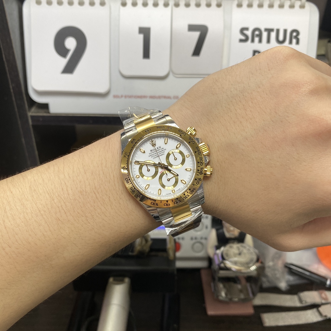 Rolex Cosmograph Daytona Series m116503-0001, two-tone gold case white dial and steel bracelet, 40mm size.