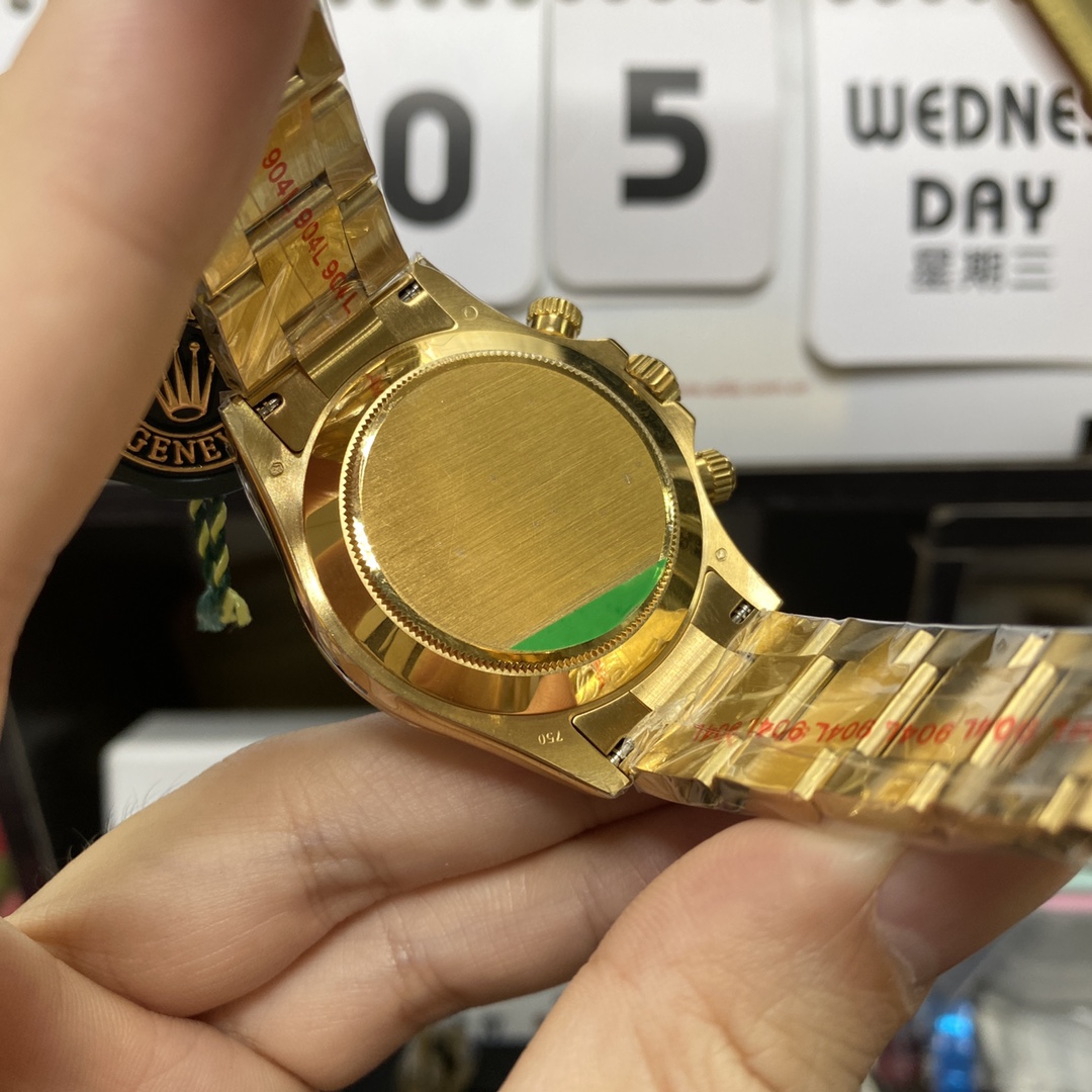 Rolex Cosmograph Daytona series m116508-0013, gold case green dial, 40mm size.
