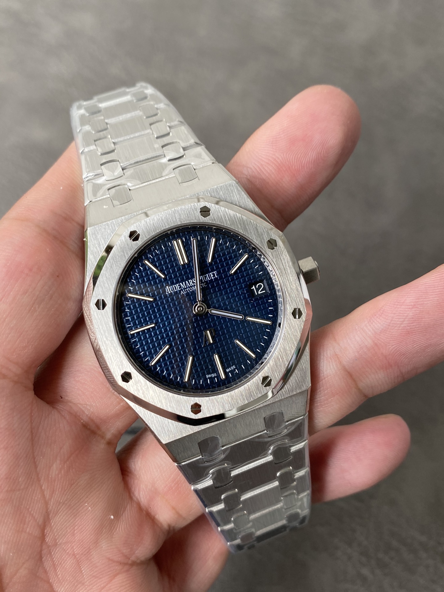 Audemars Piguet Royal Oak Offshore Series 15202ST.OO.1240ST.01, Blue Dial, 39mm Size.