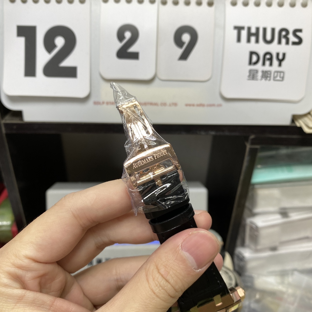 Audemars Piguet Royal Oak Offshore Series 15400 rose gold case full diamond 41mm size