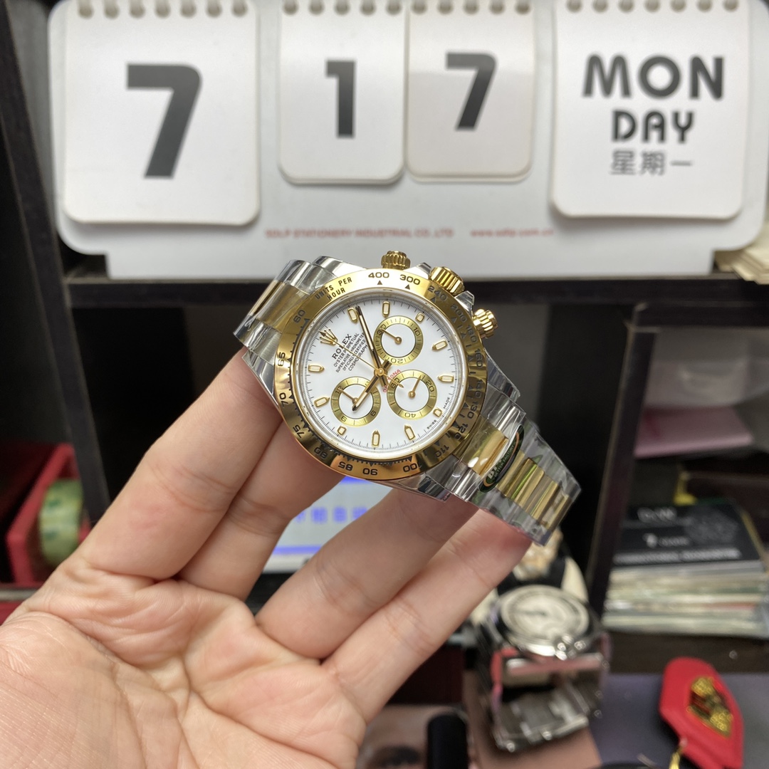 Rolex Cosmograph Daytona Series m116503-0001, two-tone gold case white dial and steel bracelet, 40mm size.