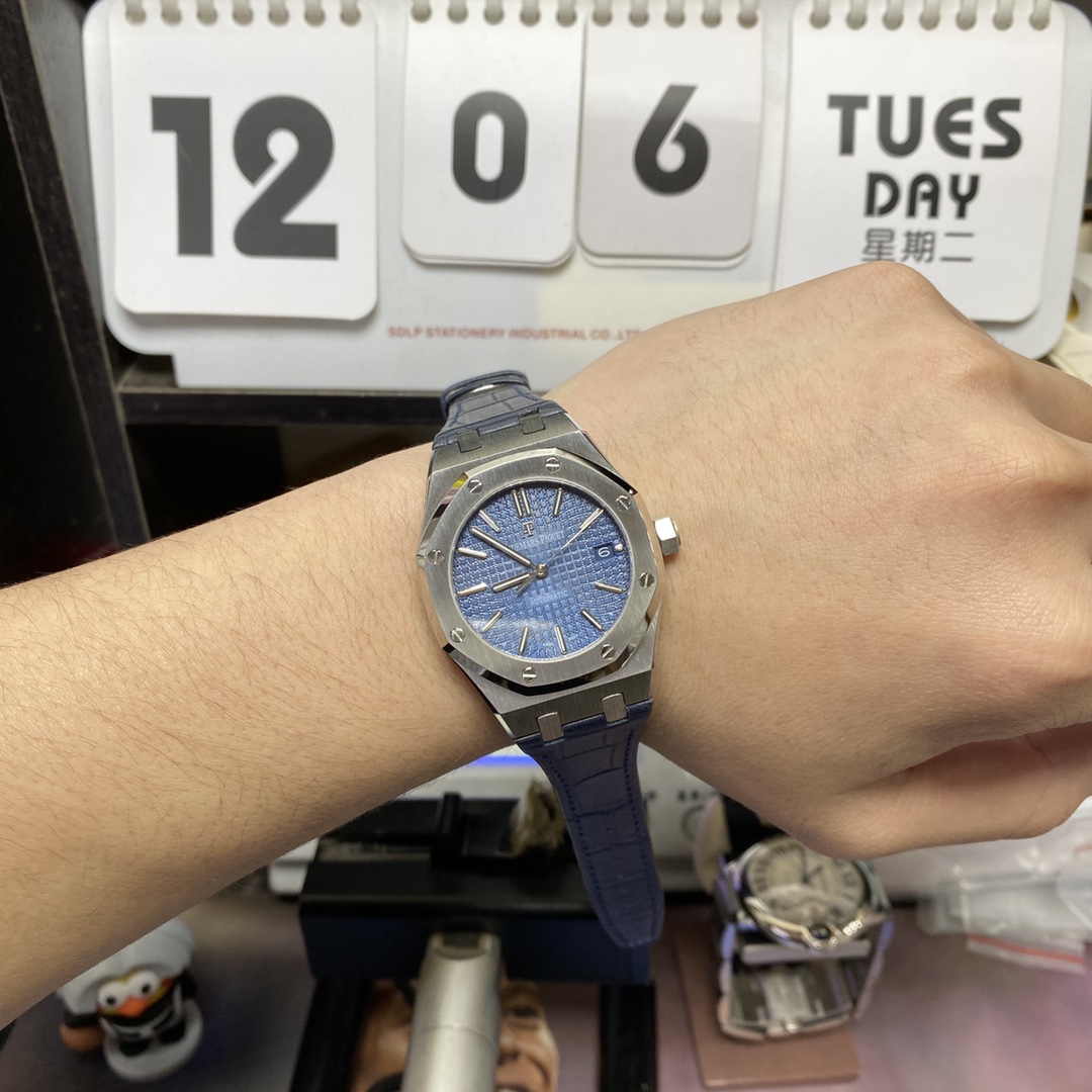 Audemars Piguet Royal Oak Offshore Series 15450ST.OO.1256ST.03, Blue Dial with Leather Strap, 37mm Size.