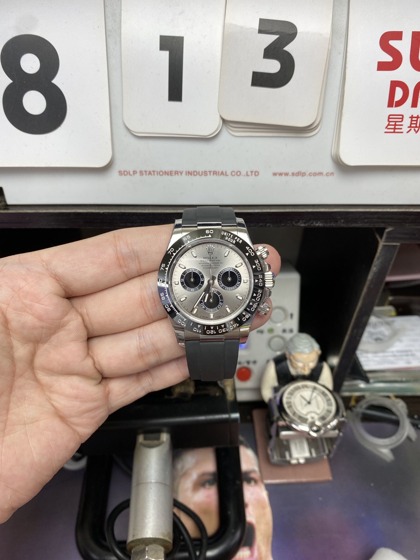 Rolex Cosmograph Daytona Series 116519ln-0024, gray dial and ceramic bezel, 40mm size.