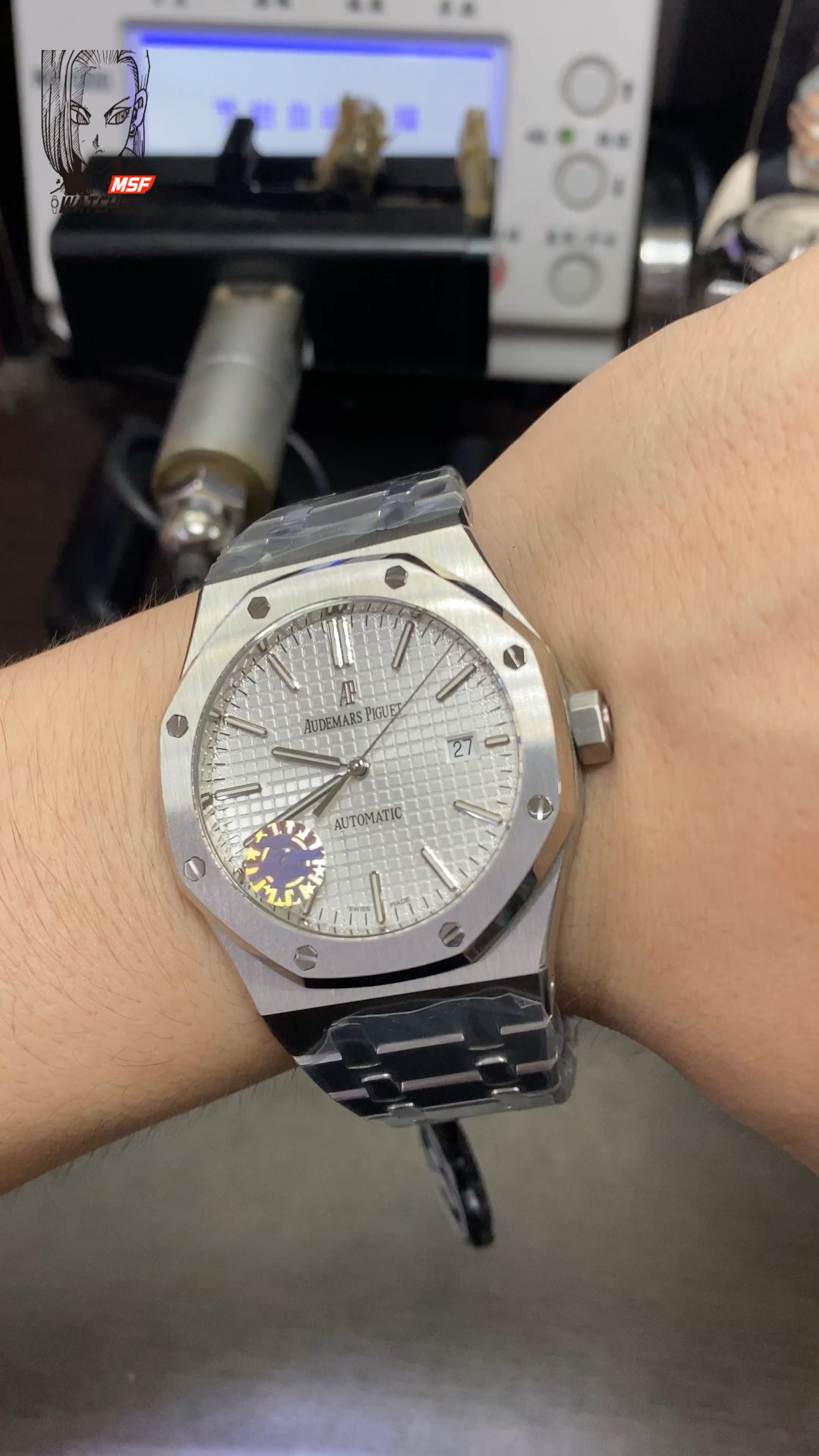 Audemars Piguet Royal Oak Offshore Series 15400ST.OO.1220ST.02, White Dial with Stainless Steel Bracelet, 41mm Size.