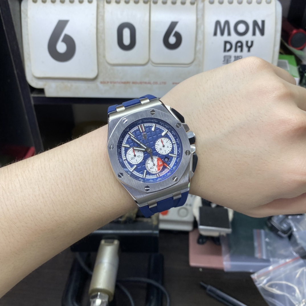 Audemars Piguet Royal Oak Offshore Series 26420TI.OO.A027CA.01, Blue Dial with Blue Rubber Strap, 43mm size.