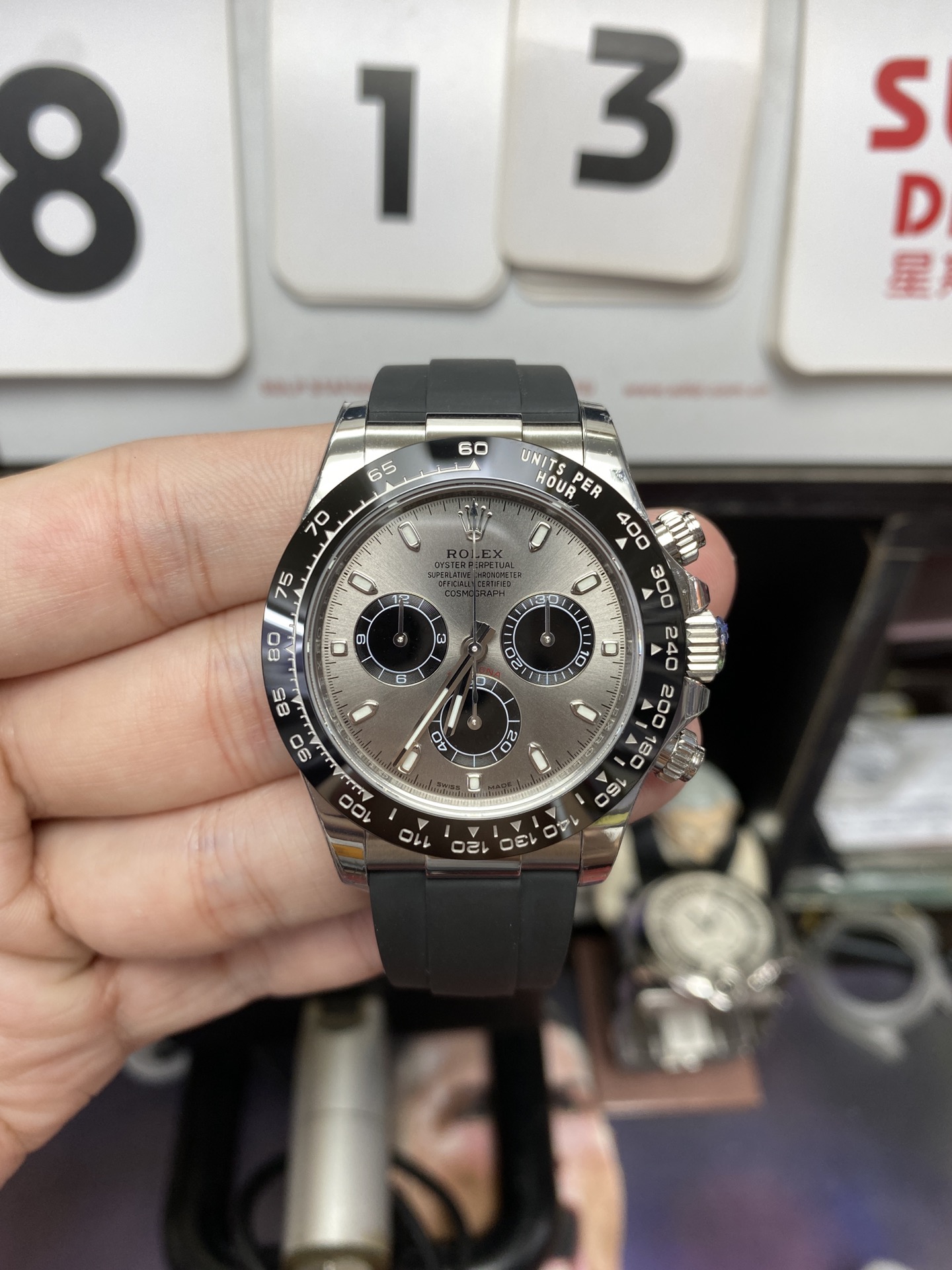Rolex Cosmograph Daytona Series 116519ln-0024, gray dial and ceramic bezel, 40mm size.