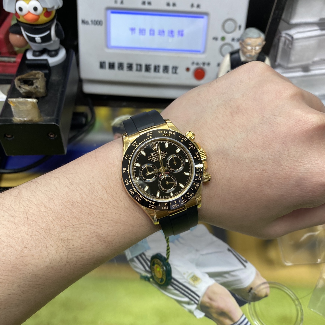 Rolex Cosmograph Daytona Series 116518LN-0035, Gold Case Black Dial, 40mm size.