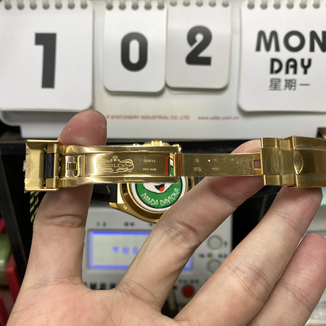 Rolex Cosmograph Daytona Series 116518LN-0035, Gold Case Black Dial, 40mm size.