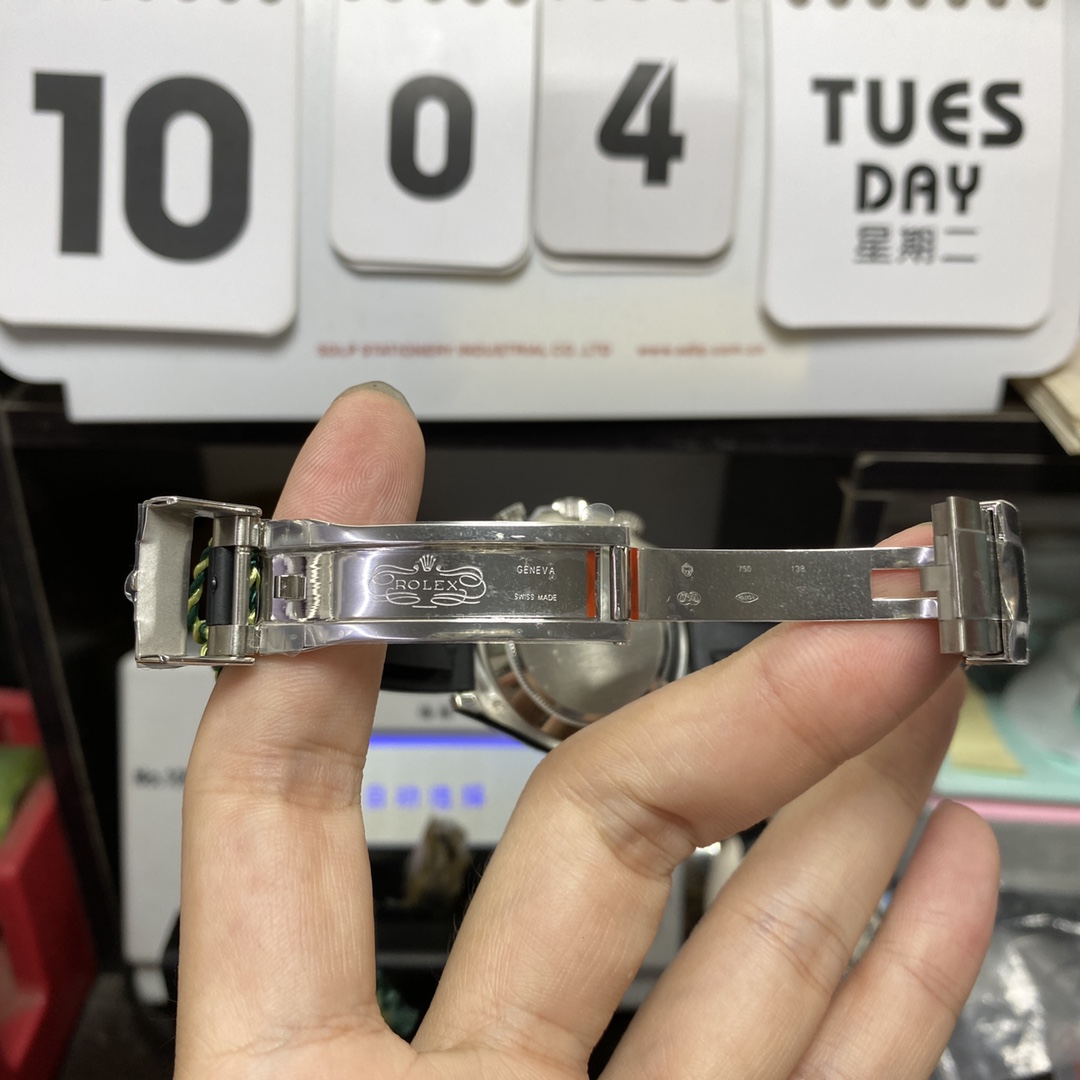 Rolex Cosmograph Daytona Series 116519-0104, Grey Dial with Red Hands Roman Numerals, 40mm size.