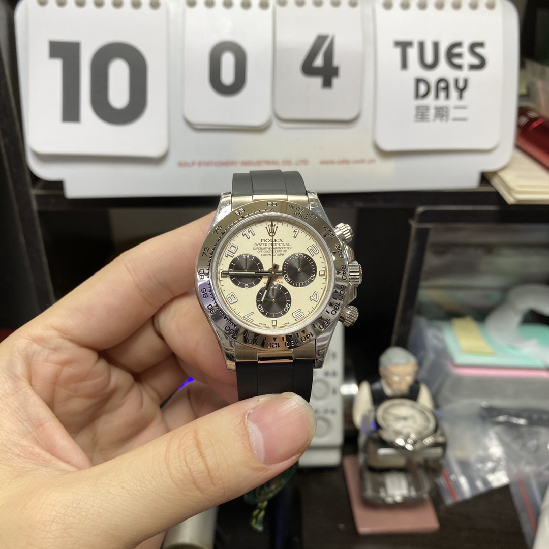 Rolex Cosmograph Daytona Series 116519-L(FC), Platinum Panda Dial White Face Black Bezel Roman Numerals, 40mm size.