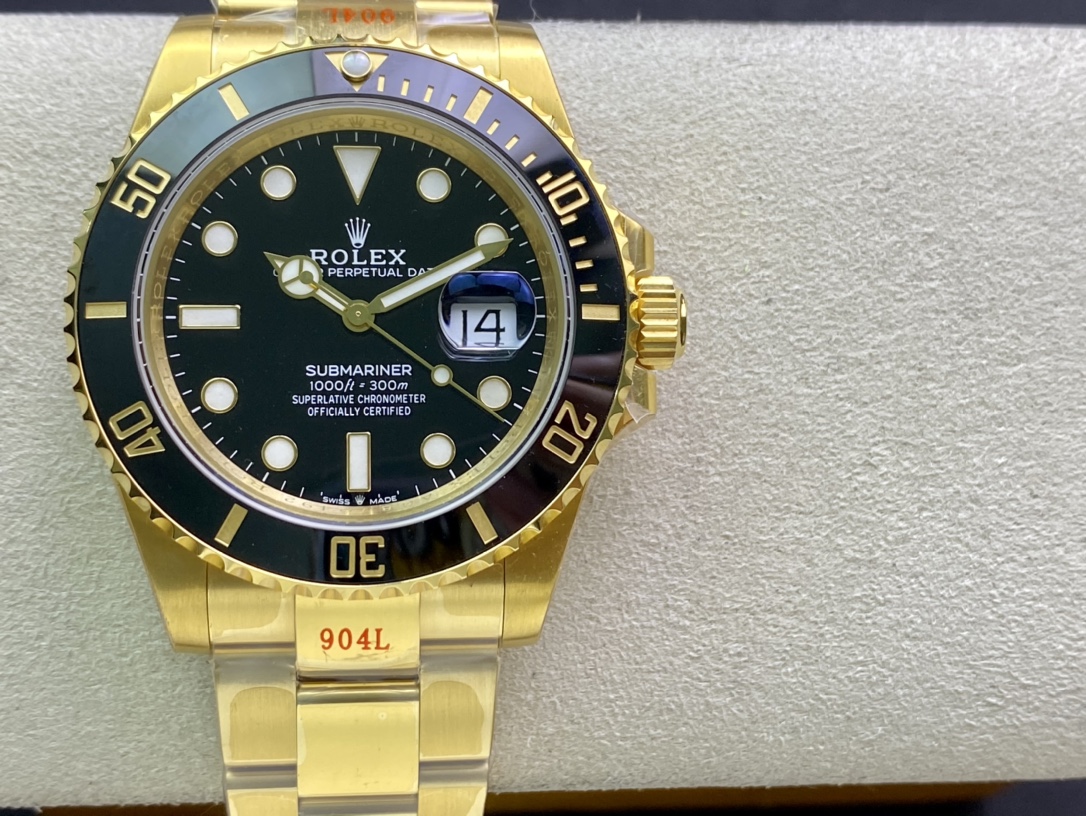 Rolex Submariner Series ALL 18K GOLD CASE Black DIAL DATE DIAL , 40mm size.