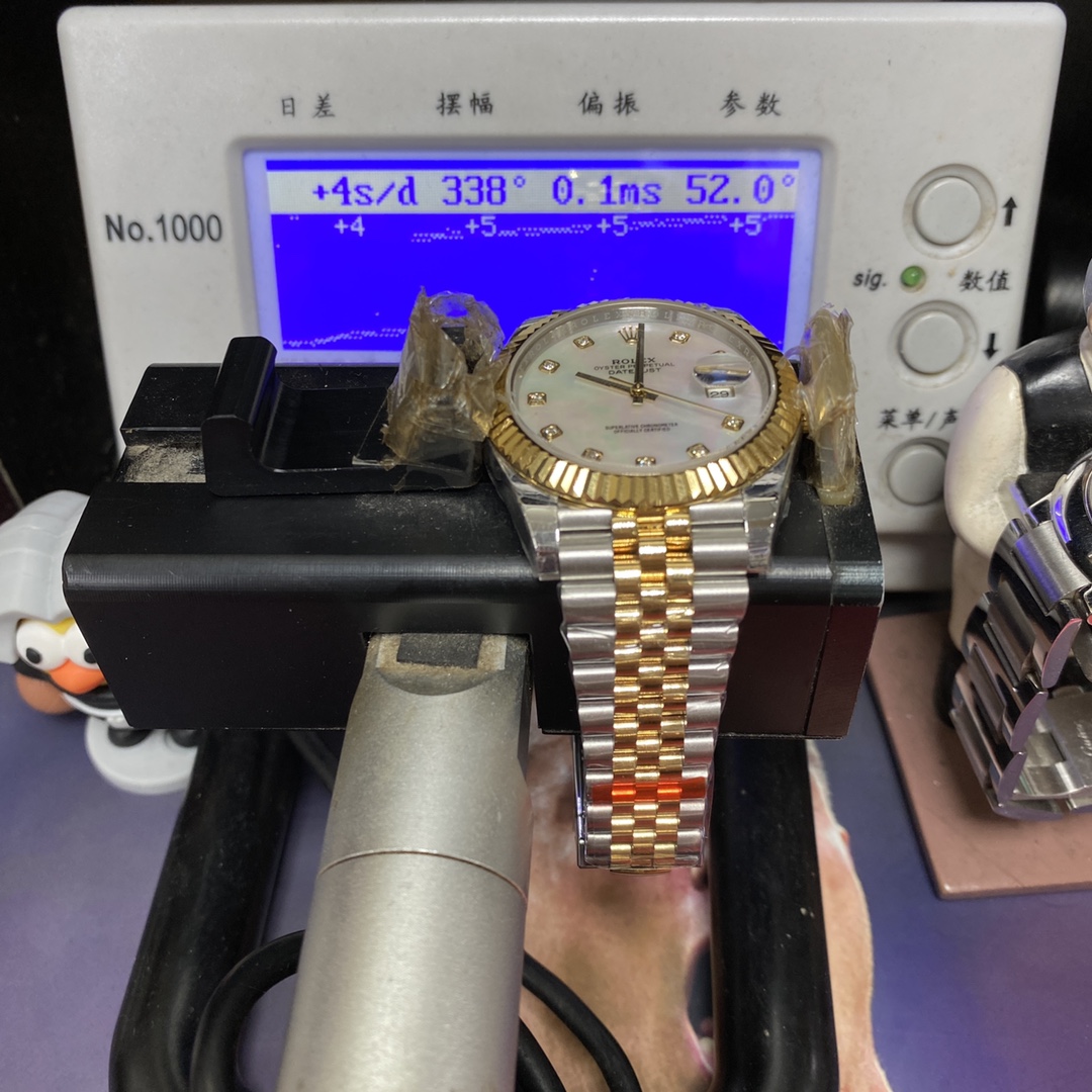 Rolex Datejust series m126333-0018, Two-Tone Gold Case with Mother-of-Pearl Dial, 41mm size, Jubilee stainless steel bracelet.