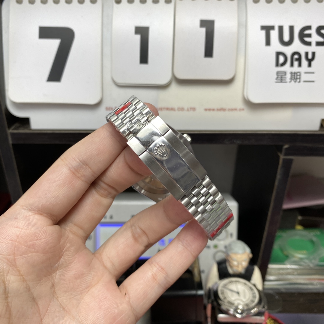 Rolex Datejust Series m126334-0002, Classic Blue Dial Fluted Bezel, 41mm Size.