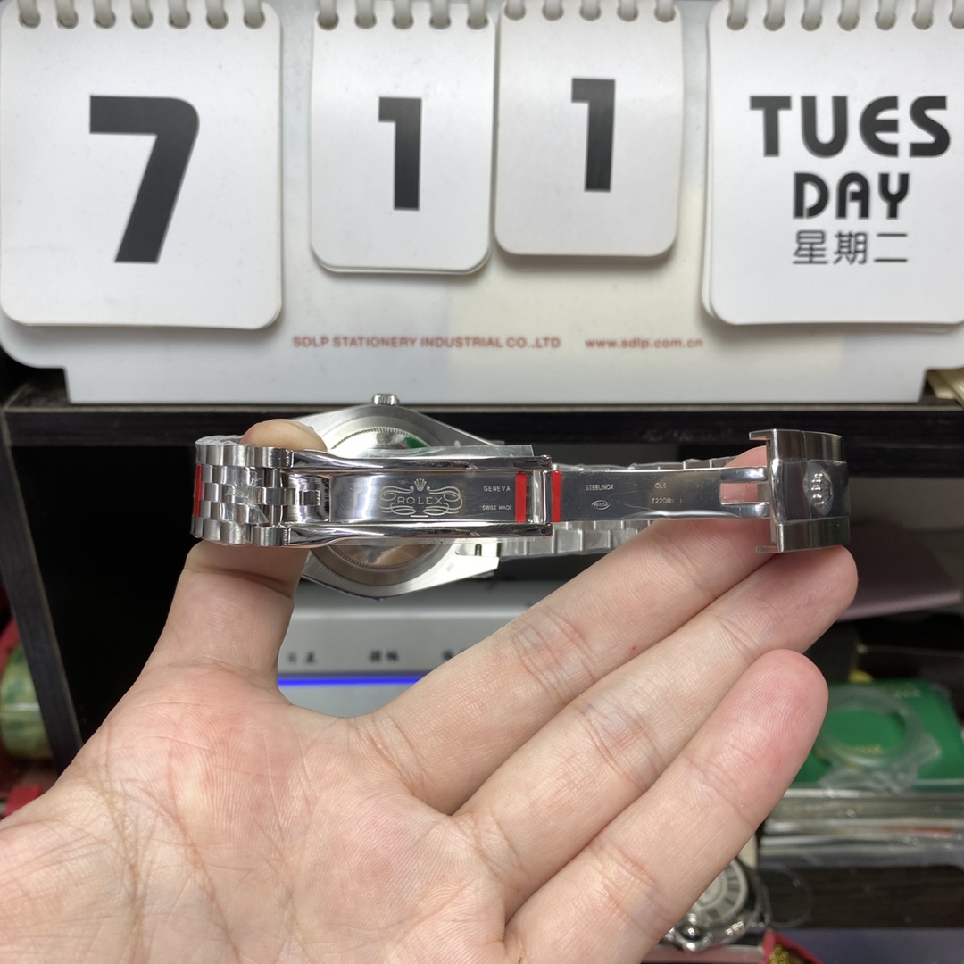 Rolex Datejust Series m126334-0002, Classic Blue Dial Fluted Bezel, 41mm Size.