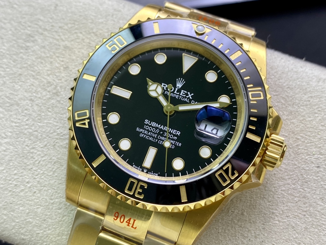Rolex Submariner Series ALL 18K GOLD CASE Black DIAL DATE DIAL , 40mm size.
