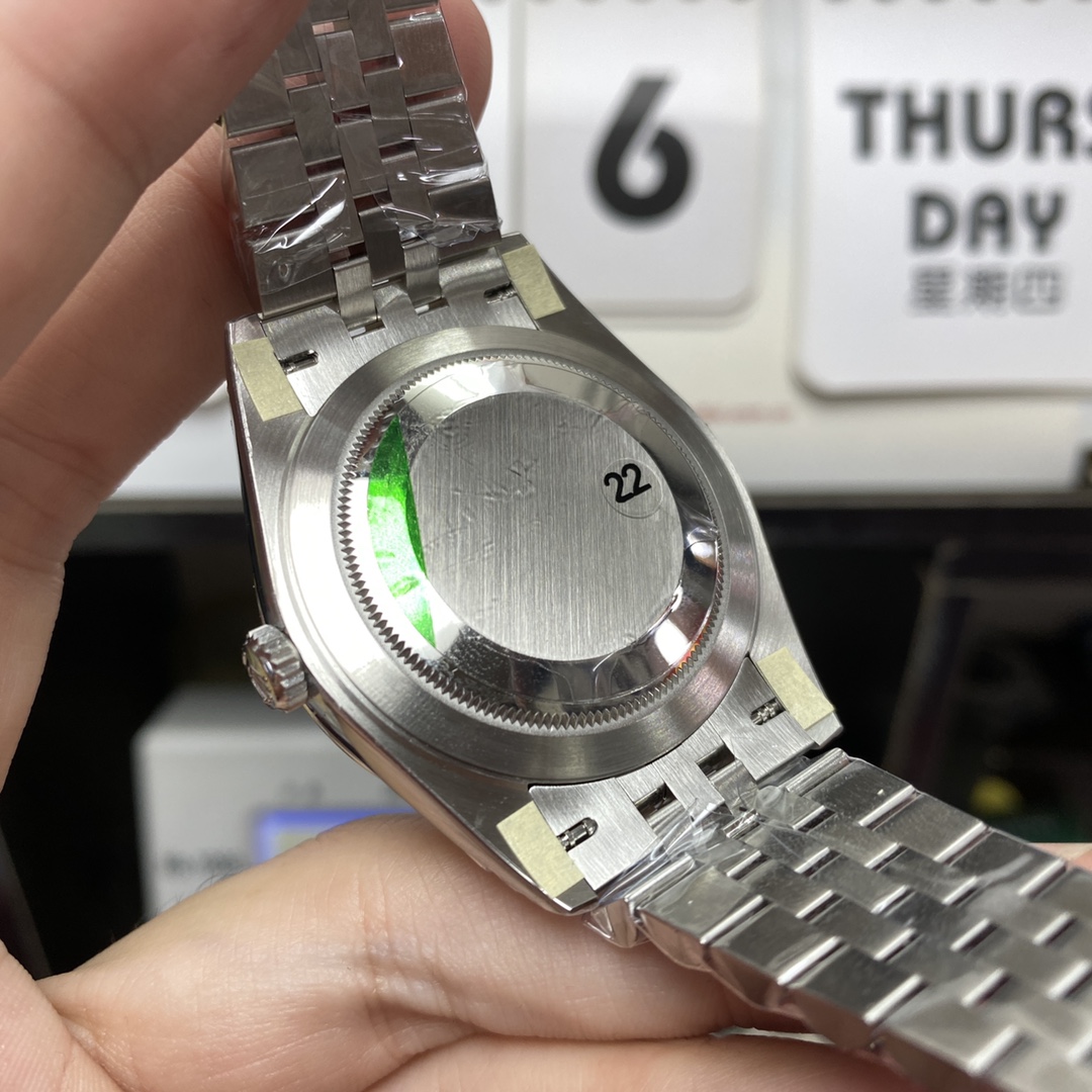 Rolex Datejust series m126334-0032, Blue Checkerboard Dial, 41mm size, Jubilee stainless steel bracelet.