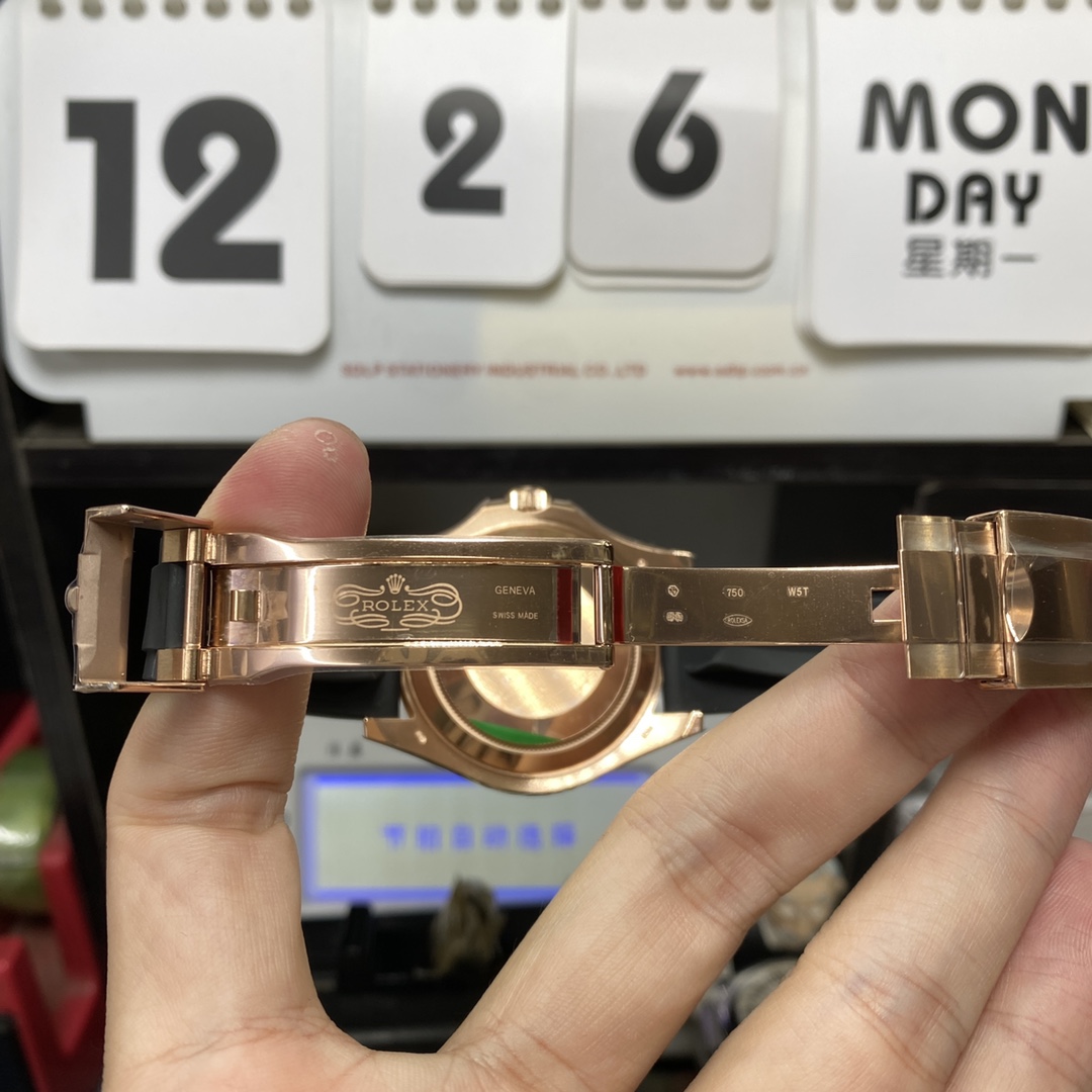 Rolex Yacht-Master Series 116655-Oysterflex bracele, Rose Gold Yacht, 40mm Size.