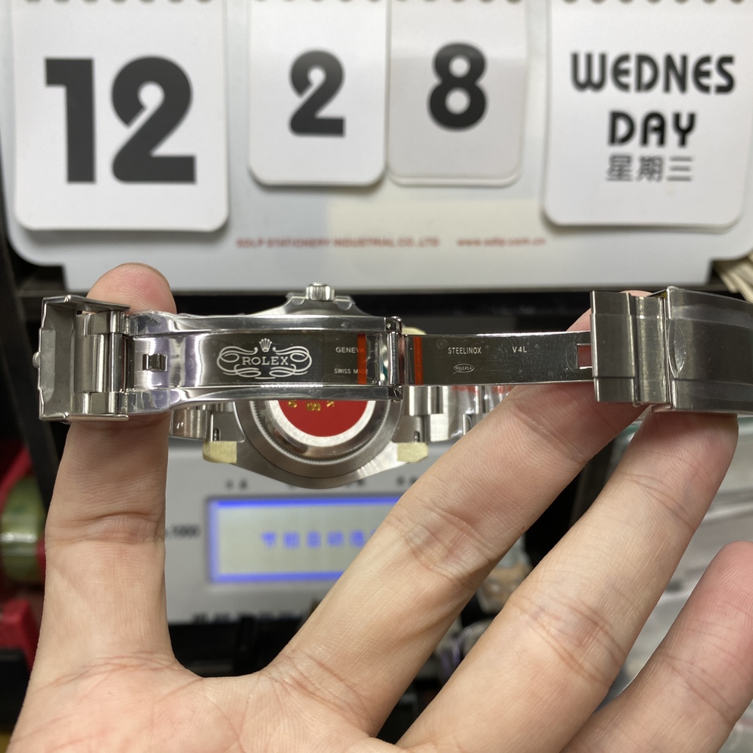 Rolex Air-King series M126900-0001, Green Hand, 40mm size.