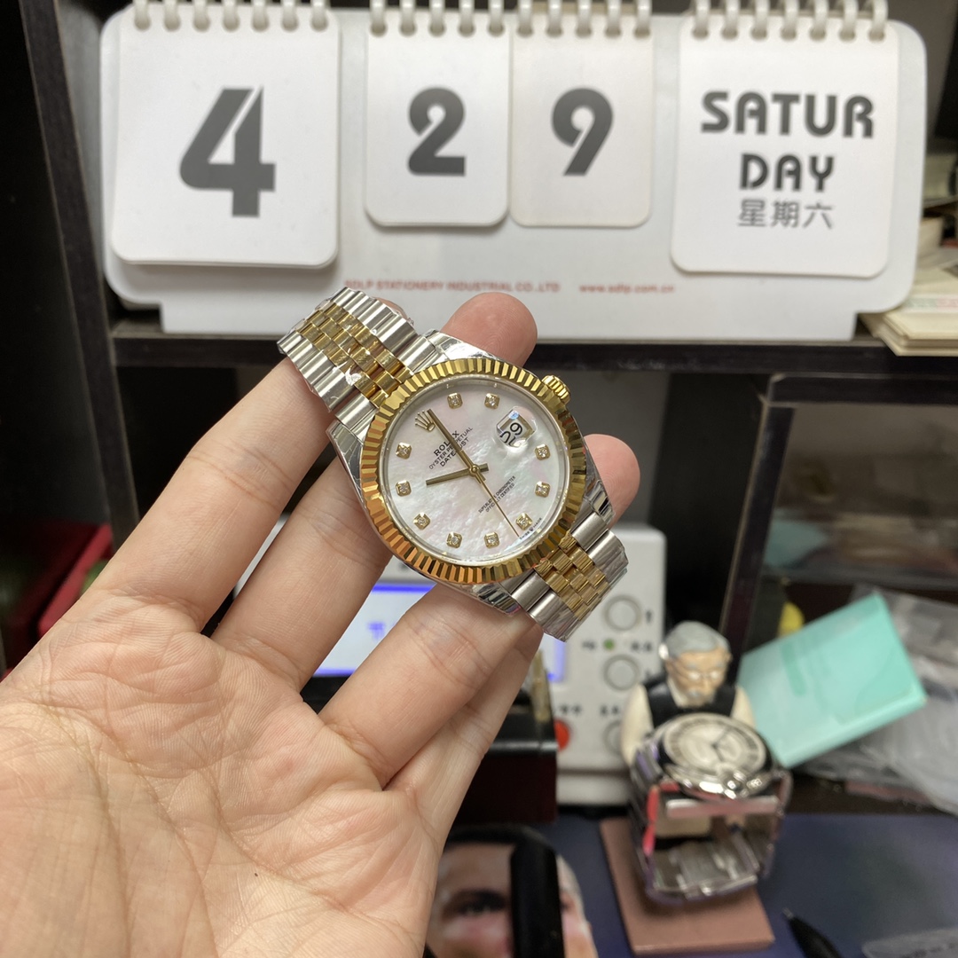 Rolex Datejust series m126333-0018, Two-Tone Gold Case with Mother-of-Pearl Dial, 41mm size, Jubilee stainless steel bracelet.