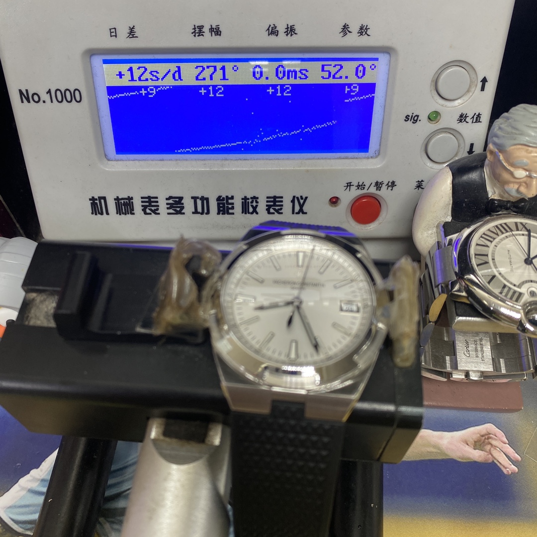 Vacheron Constantin Overseas Series 4500V110A-B126, White Dial with Rubber Strap Sunburst Textured Dial, 41mm Size.