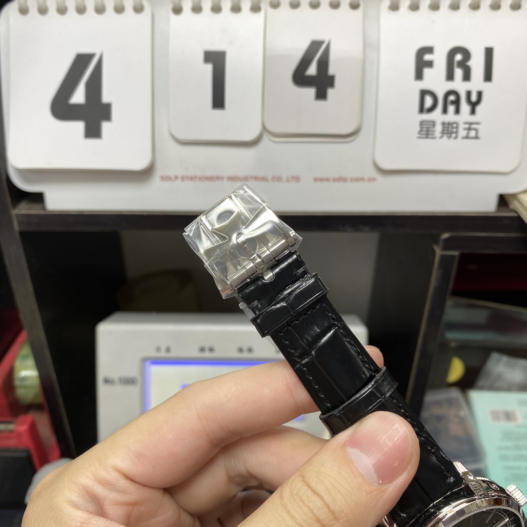 Vacheron Constantin Tradition Collection series 4010T000G-B740, White Case Grey Dial Full Calendar Watch, 41mm Size.