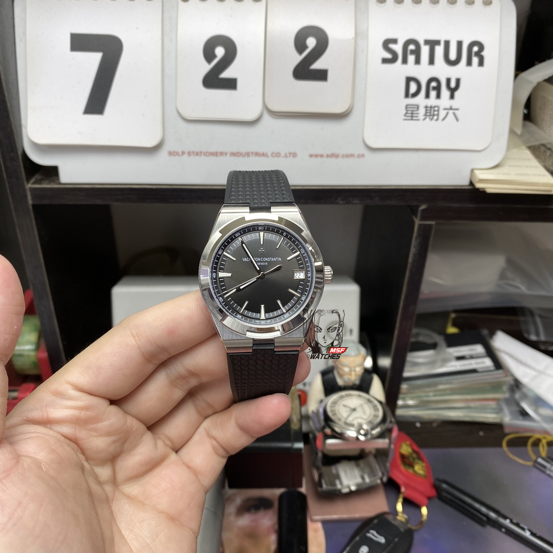 Vacheron Constantin Overseas Collection series 4500V110A-B483, Black Dial Rubber Strap, 41mm Size.