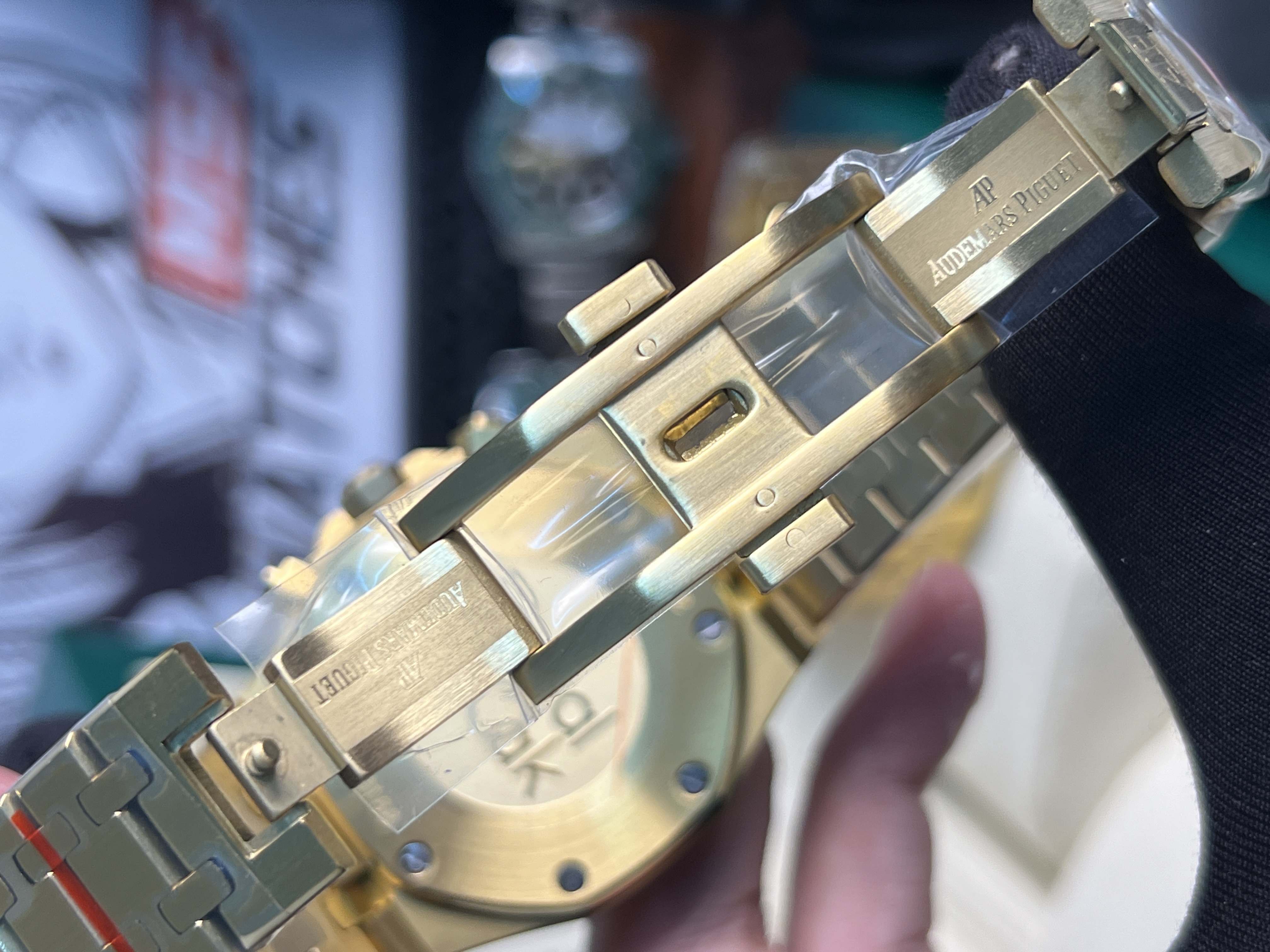 Audemars Piguet Royal Oak Series 26240BA.OO.1320BA.01 Black Dial 41mm