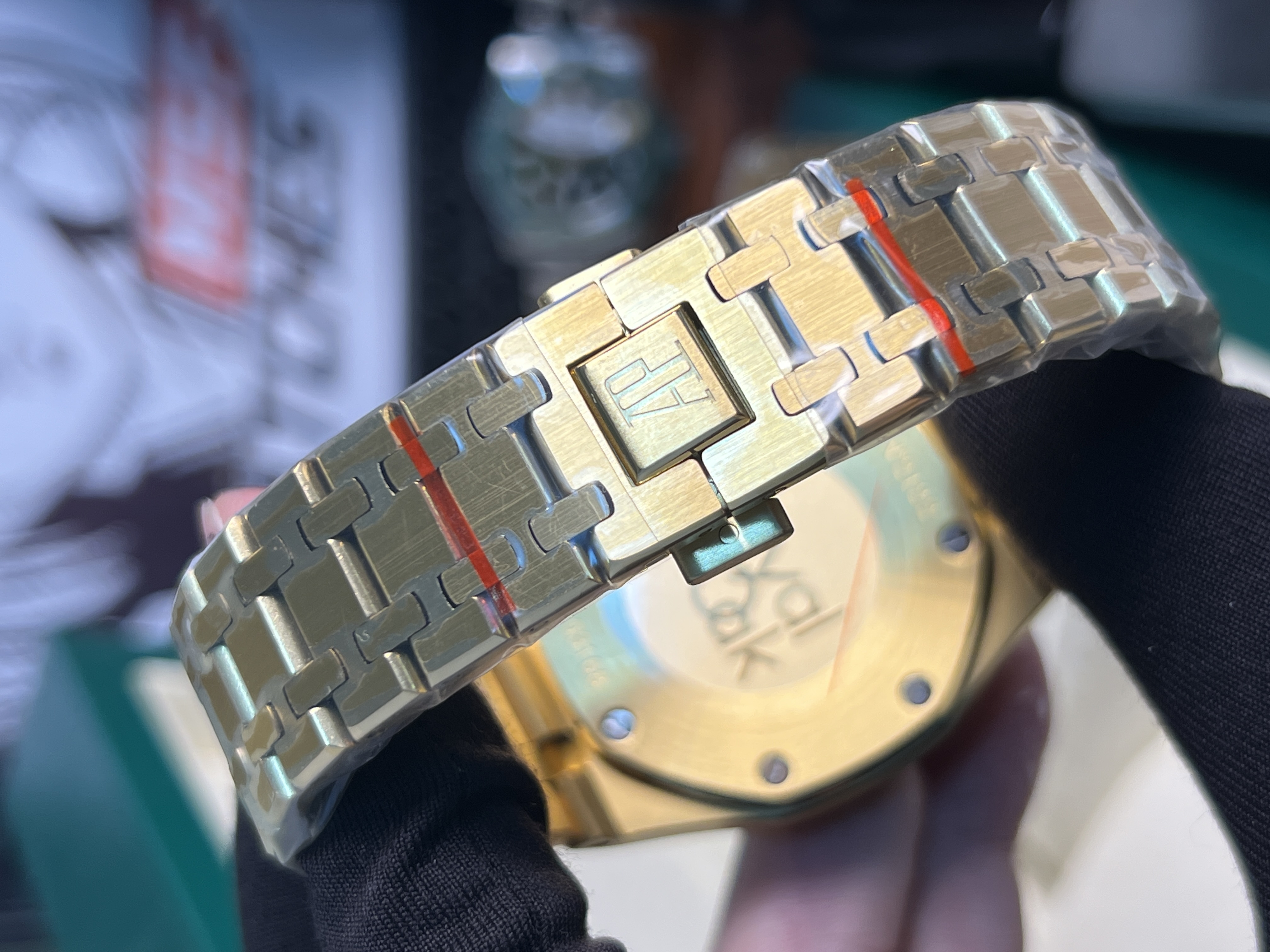 Audemars Piguet Royal Oak Series 26240BA.OO.1320BA.01 Black Dial 41mm