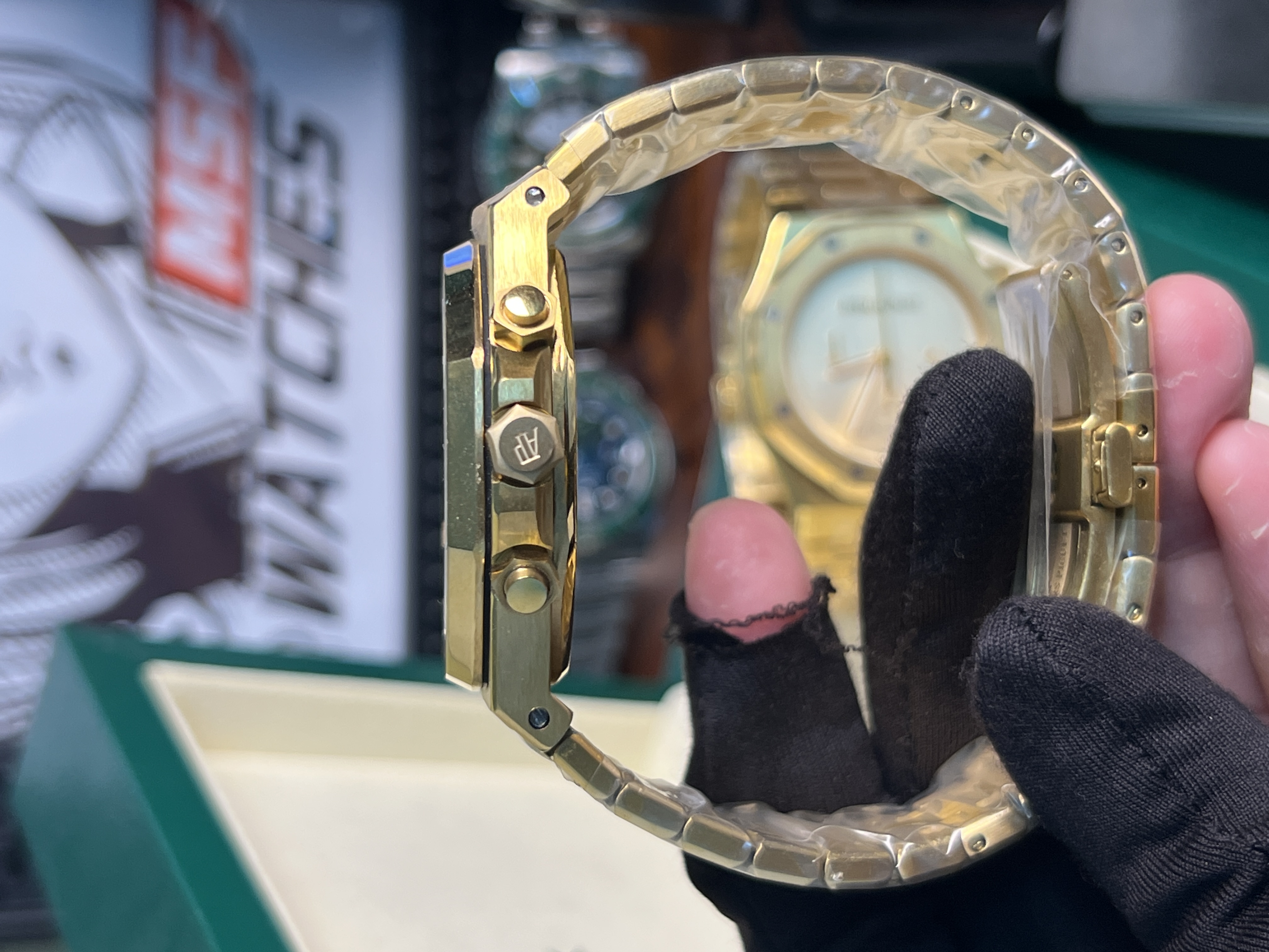 Audemars Piguet Royal Oak Series 26240BA.OO.1320BA.01 Black Dial 41mm