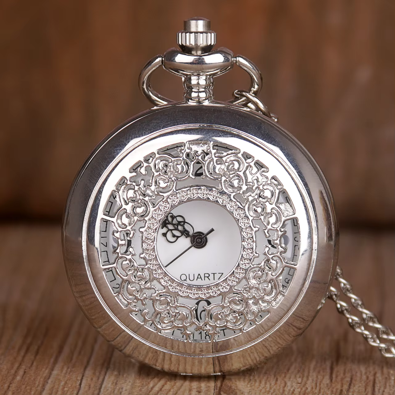 Fashion Silver Carved Quartz Pocket Watch For Women Antique Collection Casual Ladies Sweater Chain Clock Gift CF1008